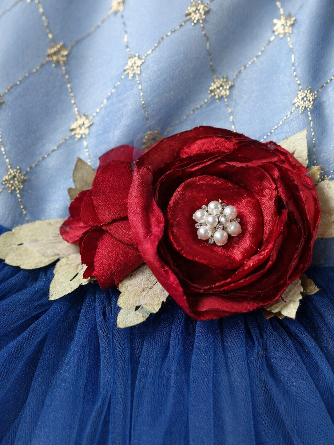 فستان بناتي أزرق أنيق بتفاصيل ذهبية 👗✨