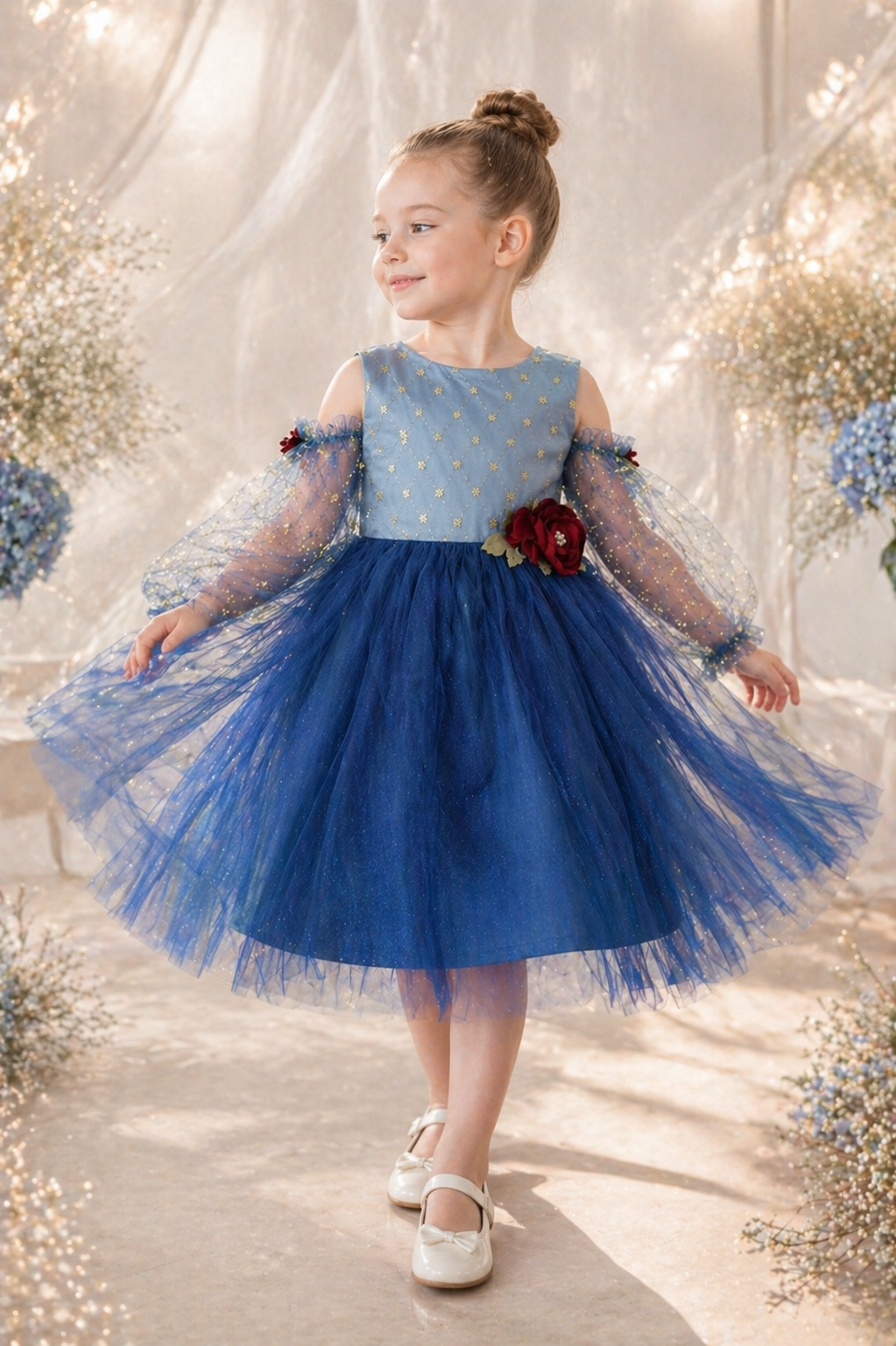 فستان بناتي أزرق أنيق بتفاصيل ذهبية 👗✨