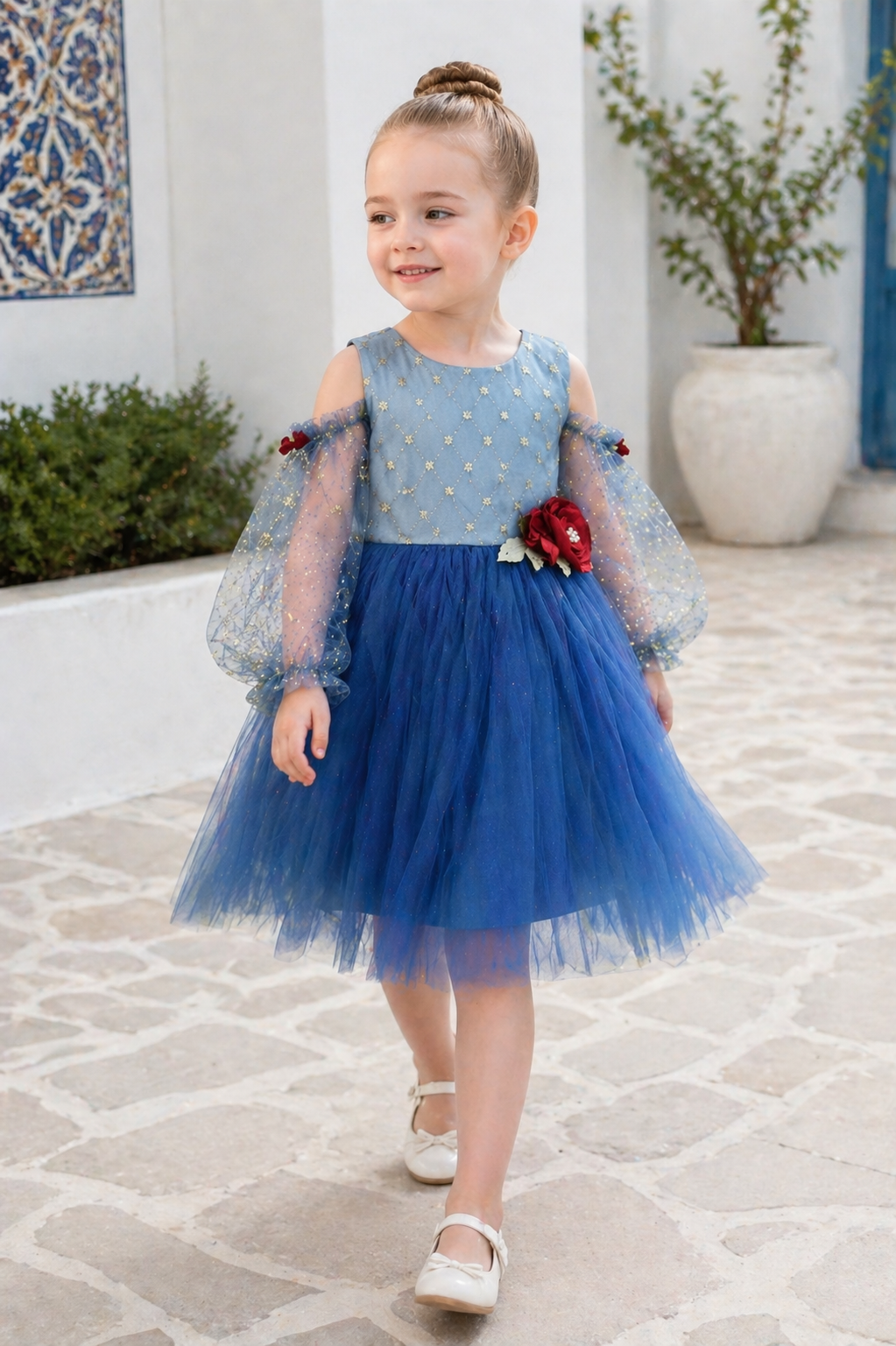 فستان بناتي أزرق أنيق بتفاصيل ذهبية 👗✨